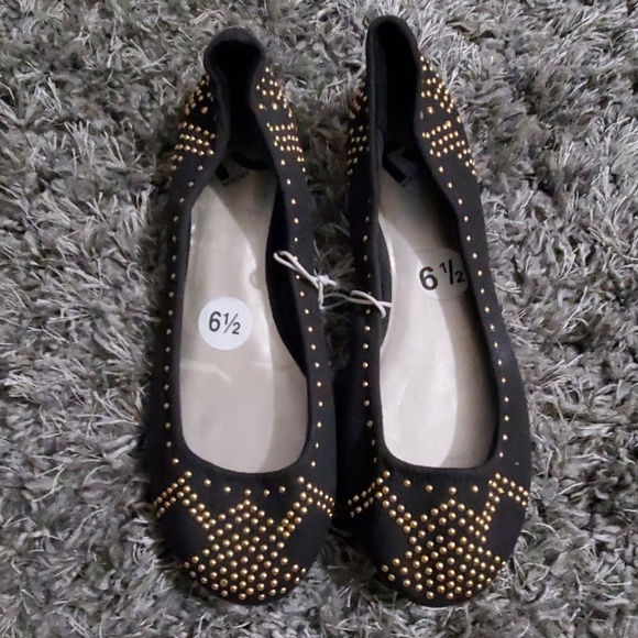 Flats - Picture 1 of 3